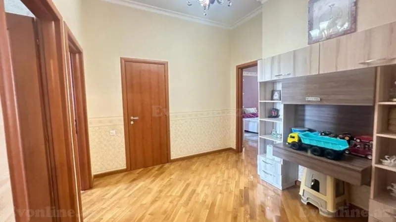 Kirayə verilir 4 otaqlı Mənzil Yeni tikili 200 m² Nərimanov r. - şəkil 11