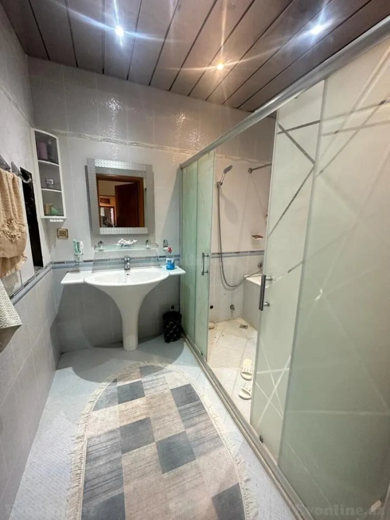 Kirayə verilir 4 otaqlı Mənzil Yeni tikili 200 m² Nərimanov r. - şəkil 17