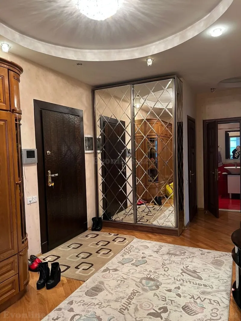 Kirayə verilir 3 otaqlı Mənzil Yeni tikili 140 m² Nizami m. - şəkil 3