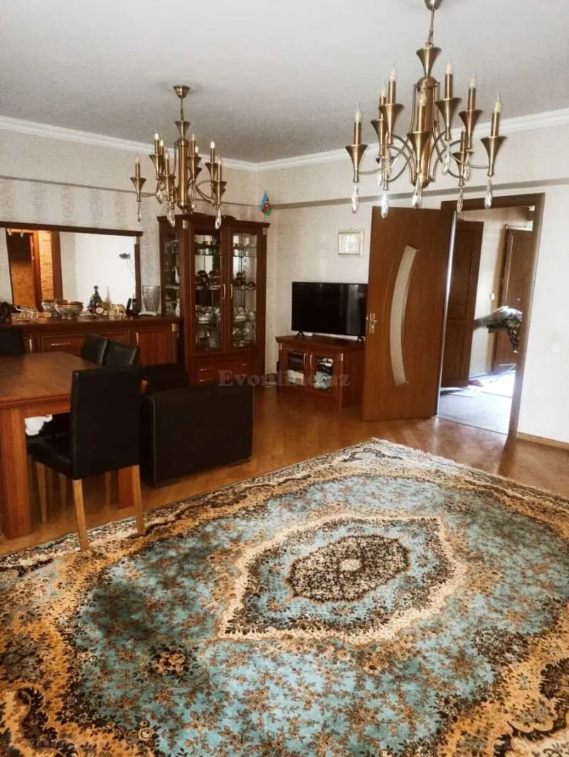 Satılır 4 otaqlı Mənzil Köhnə tikili 120 m² Nəsimi r.