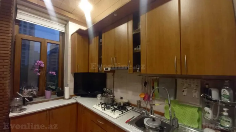 Satılır 2 otaqlı Mənzil Köhnə tikili 70 m² Nəsimi r. - şəkil 5