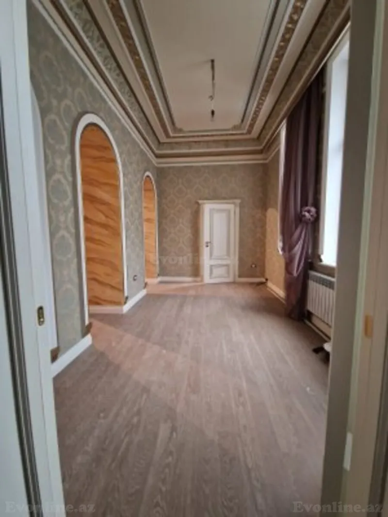 Satılır 5 otaqlı Mənzil Köhnə tikili 220 m² Sahil m. - şəkil 10