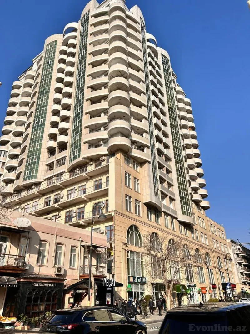 5 otaqlı Mənzil 265 m² 28 May m. Satılır