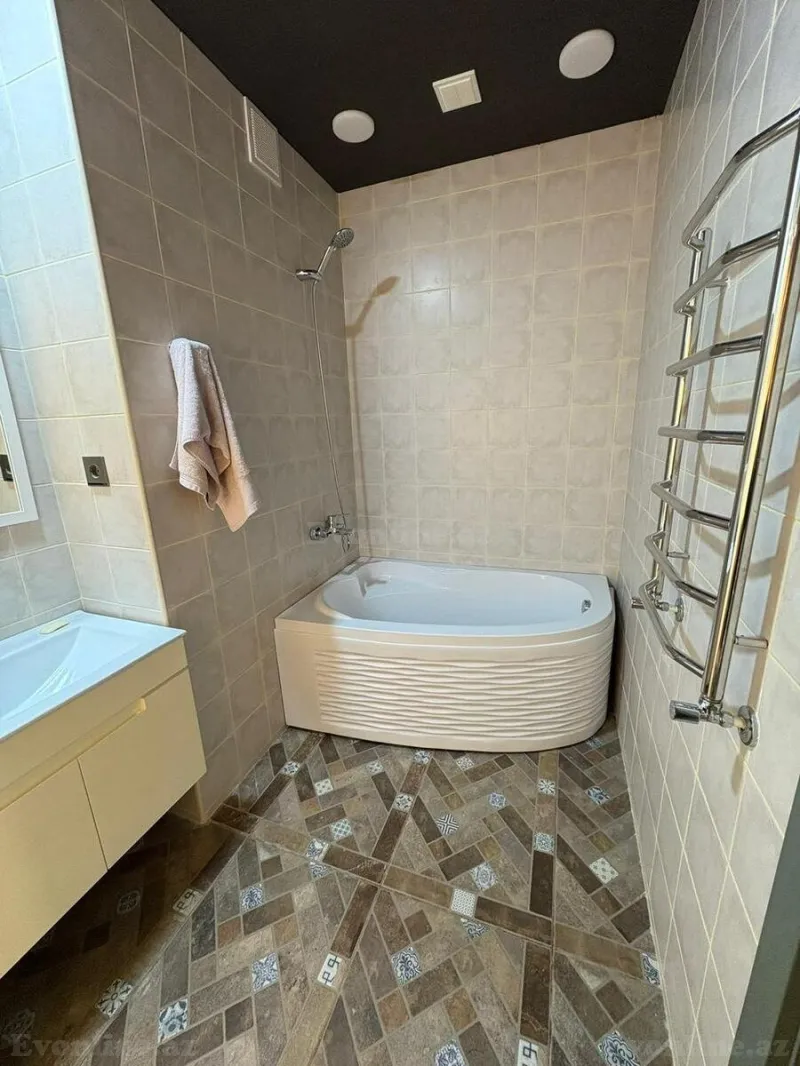 Kirayə verilir 3 otaqlı Mənzil Yeni tikili 120 m² Gənclik m. - şəkil 8