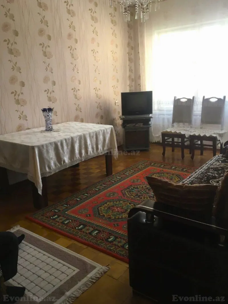 Satılır 4 otaqlı Mənzil Köhnə tikili 110 m² Neftçilər m. - şəkil 2