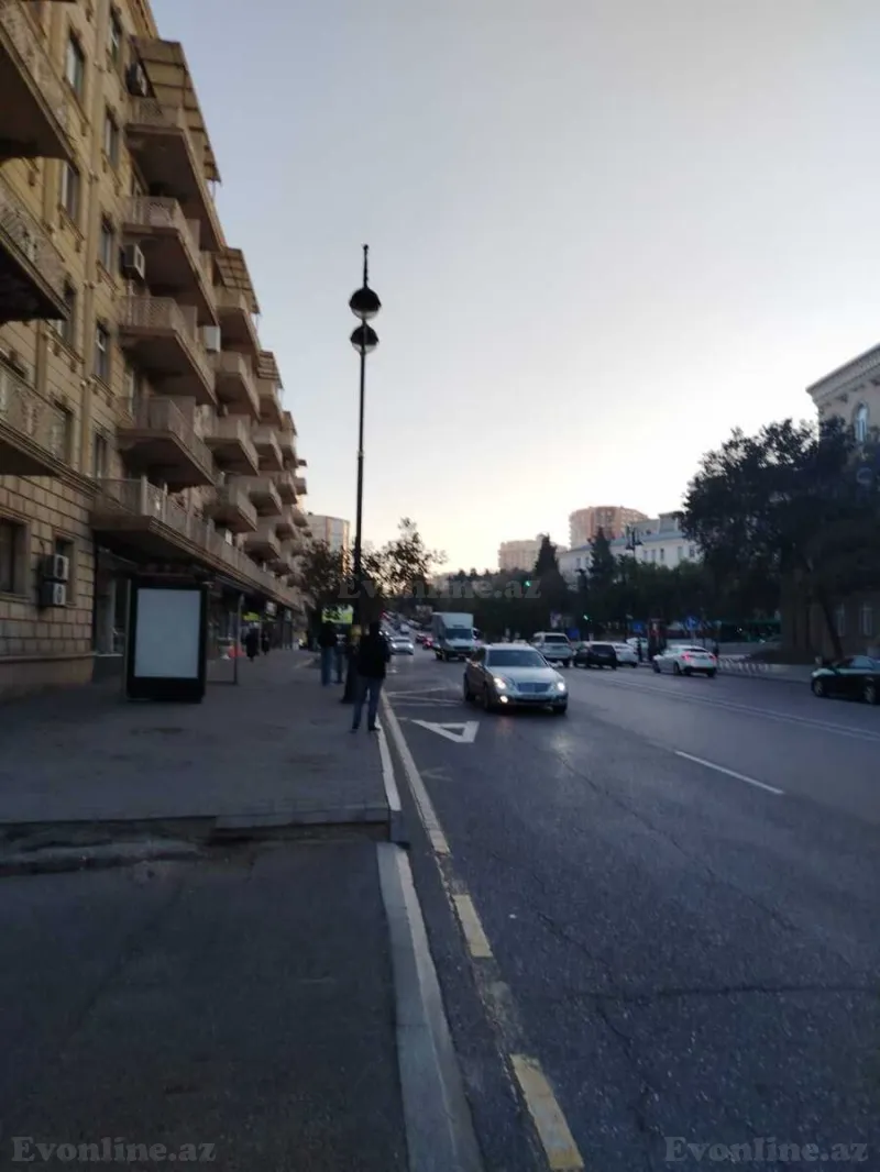 Satılır 3 otaqlı Mənzil Köhnə tikili 70 m² Nizami m. - şəkil 2