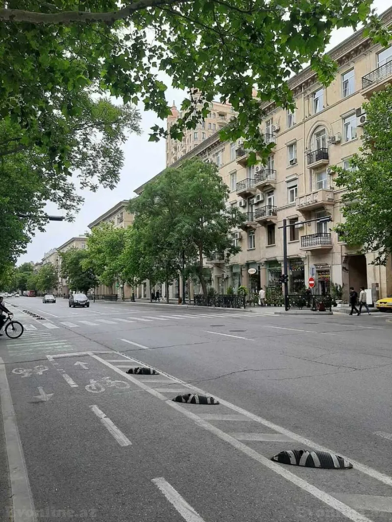 Satılır 3 otaqlı Mənzil Köhnə tikili 90 m² Yasamal