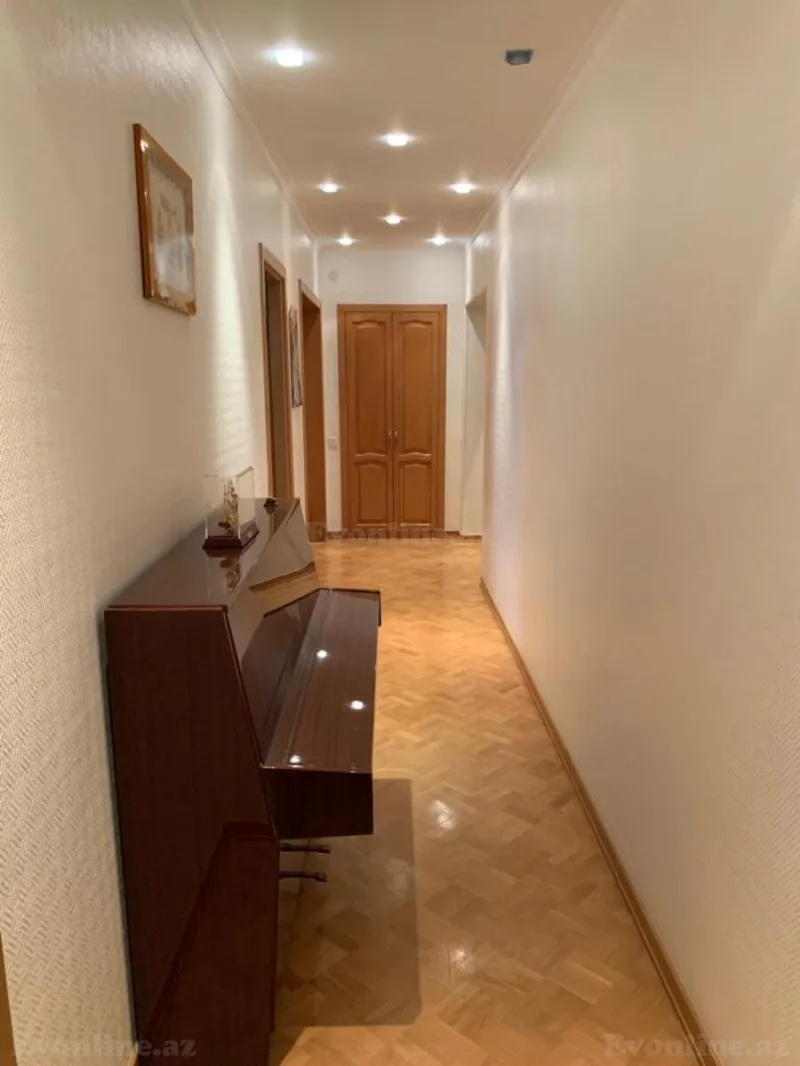 Satılır 4 otaqlı Mənzil Köhnə tikili 120 m² Elmlər Akademiyası m. - şəkil 2