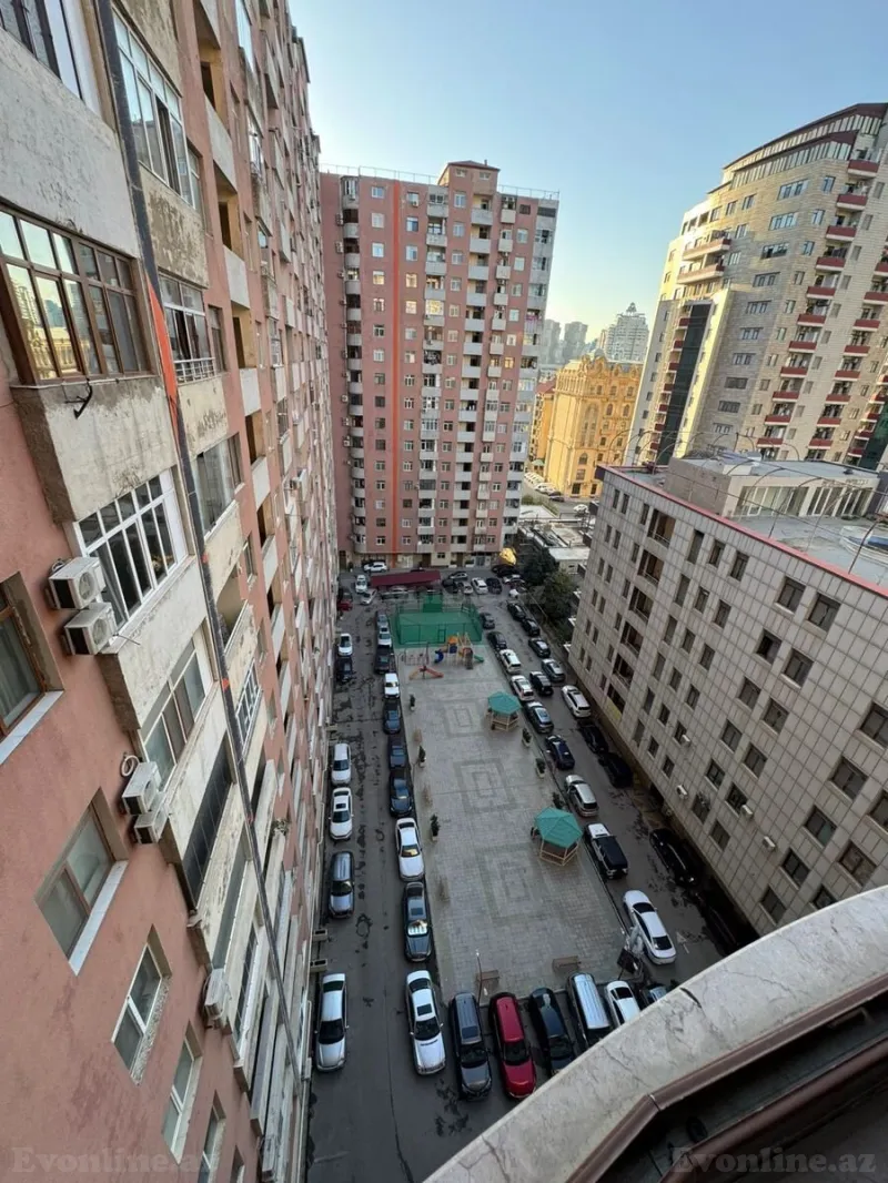 Satılır 4 otaqlı Mənzil Yeni tikili 180 m² 8 Noyabr m.