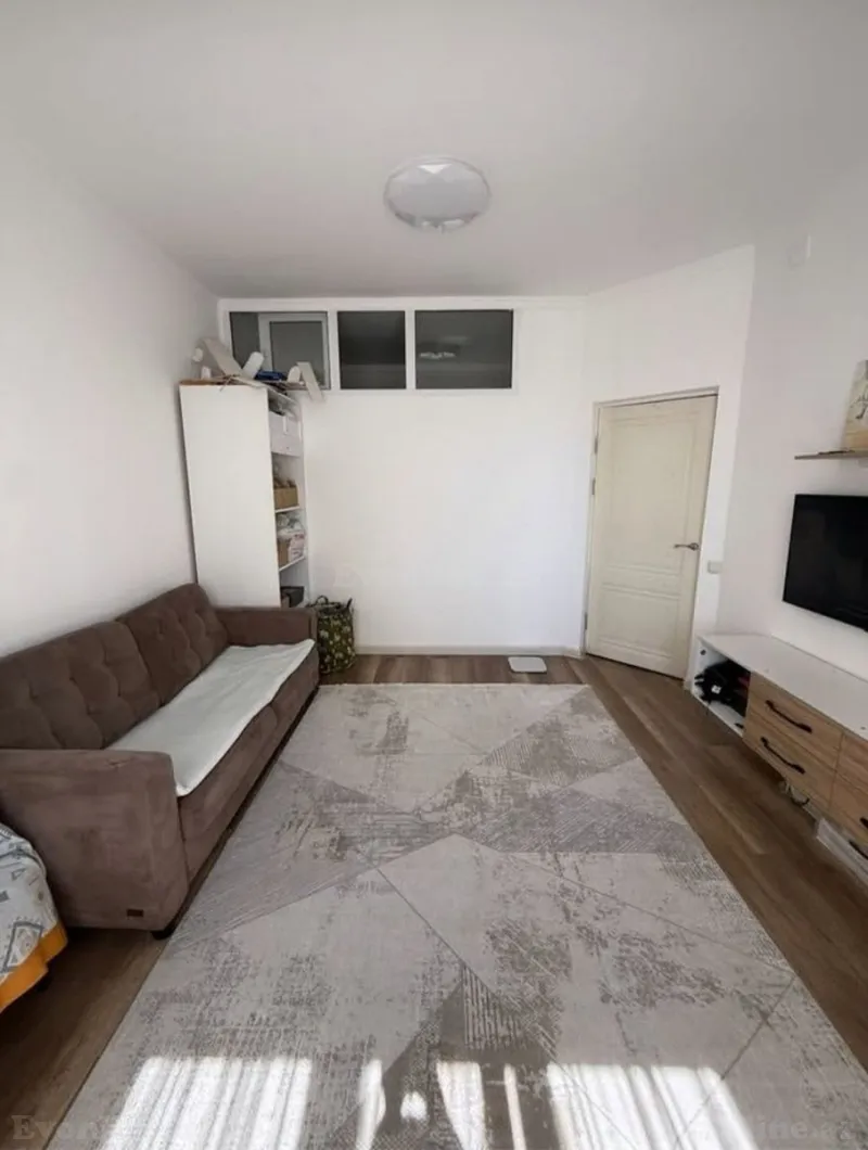 Kirayə verilir 2 otaqlı Mənzil Yeni tikili 50 m² İnşaatçılar m. - şəkil 2
