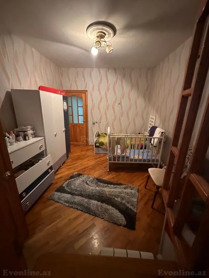 Satılır 4 otaqlı Mənzil Köhnə tikili 100 m² Gənclik m. - şəkil 3