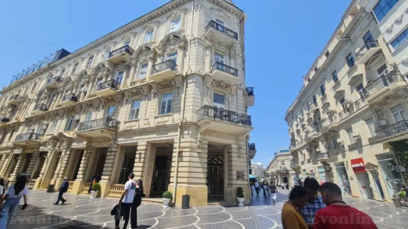 Satılır 3 otaqlı Mənzil Köhnə tikili 110 m² Sahil m.