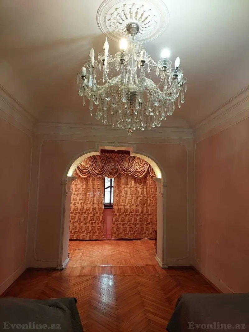 Satılır 3 otaqlı Mənzil Köhnə tikili 81 m² Xalqlar Dostluğu m.