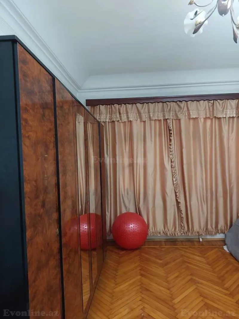 Satılır 3 otaqlı Mənzil Köhnə tikili 81 m² Xalqlar Dostluğu m. - şəkil 2