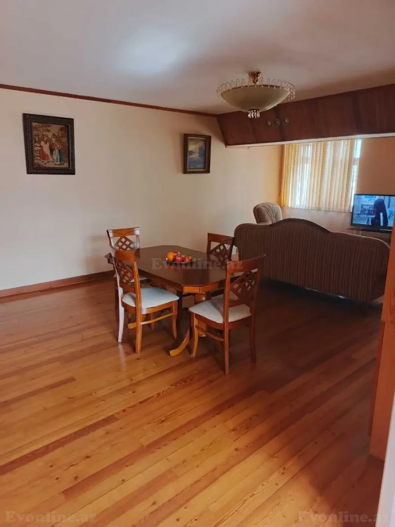 Satılır 3 otaqlı Mənzil Köhnə tikili 70 m² 28 May m.