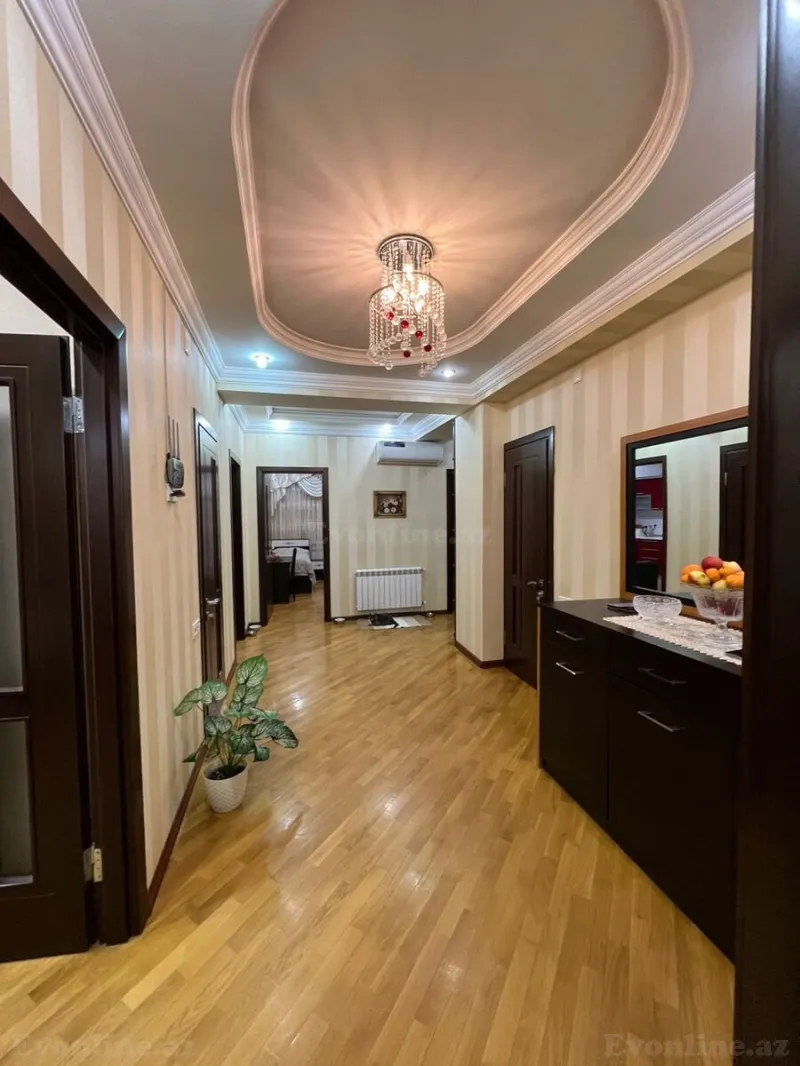 Satılır 4 otaqlı Mənzil Yeni tikili 140 m² İnşaatçılar m.