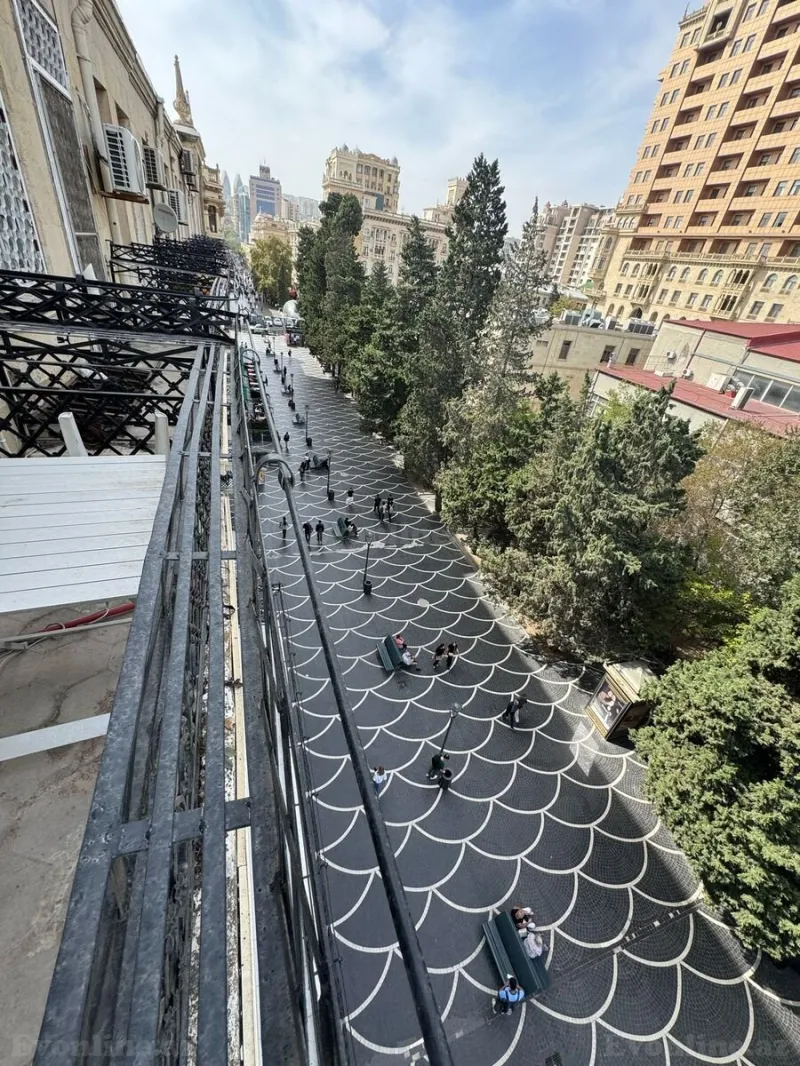 Satılır 5 otaqlı Mənzil Köhnə tikili 151 m² İçərişəhər m. - şəkil 2