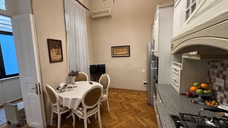 Satılır 5 otaqlı Mənzil Köhnə tikili 151 m² İçərişəhər m. - şəkil 23