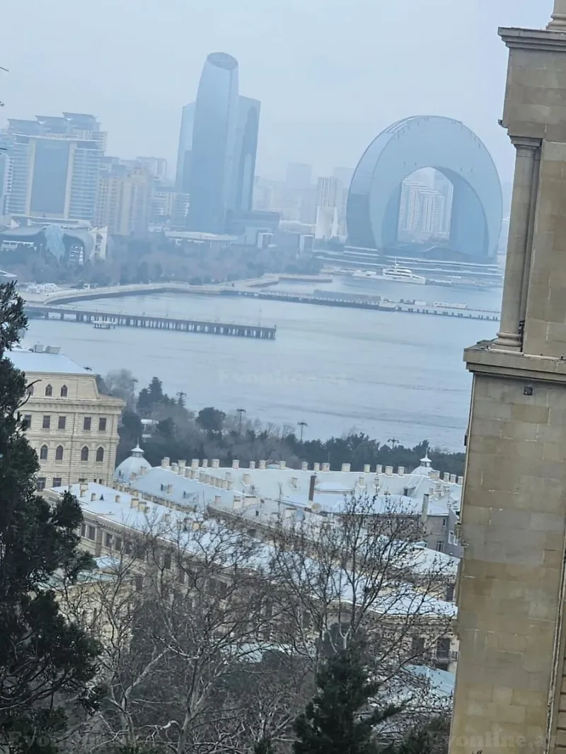 Kirayə verilir 3 otaqlı Mənzil Köhnə tikili 95 m² İçərişəhər m.