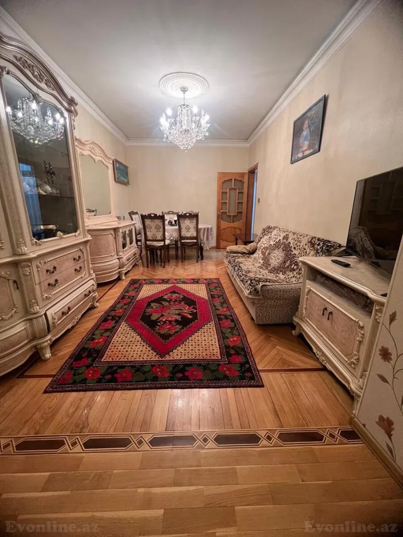 Satılır 2 otaqlı Mənzil Köhnə tikili 65 m² 8-ci mikrorayon