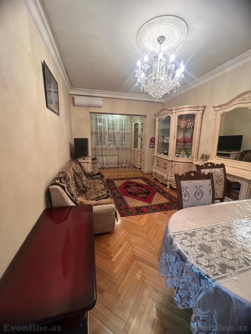 Satılır 2 otaqlı Mənzil Köhnə tikili 65 m² 8-ci mikrorayon - şəkil 2