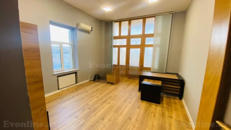 4 otaqlı Ofis 135 m² Yasamal Kirayə verilir