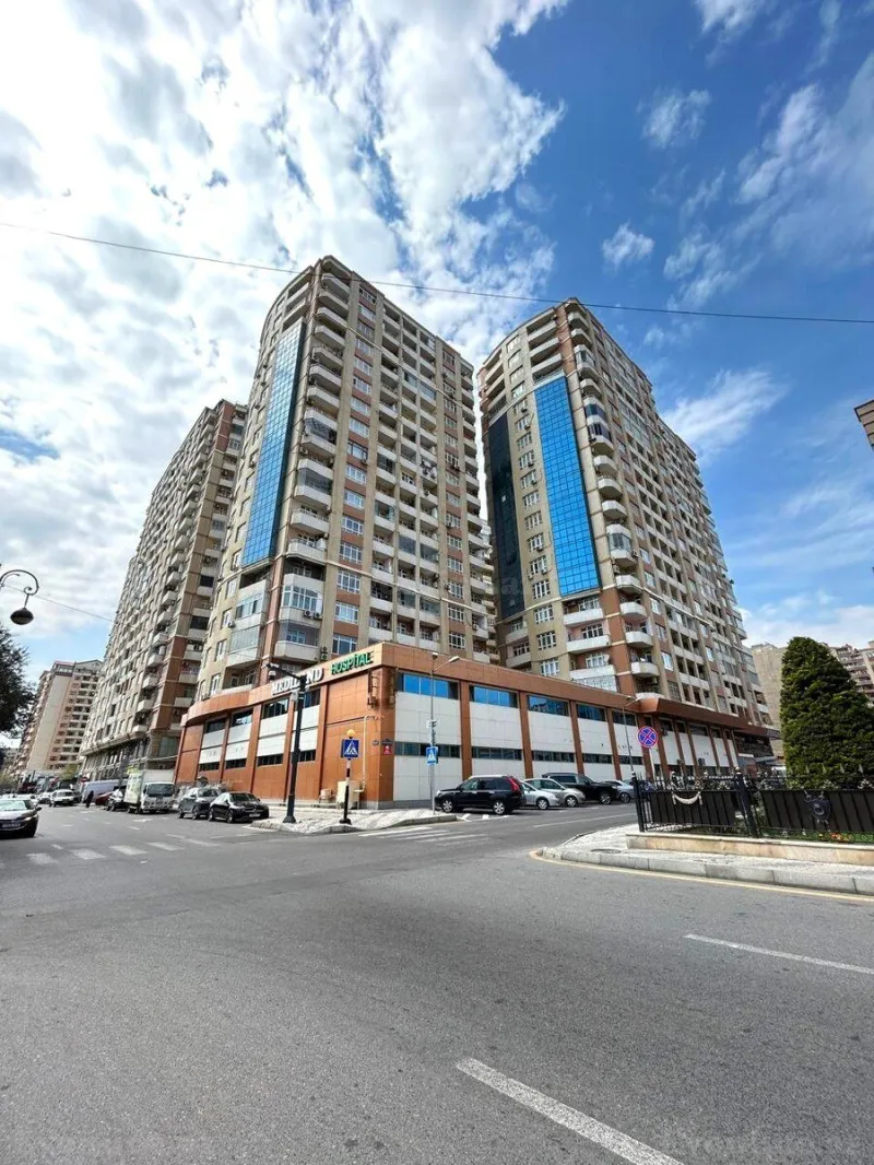 Kirayə verilir 4 otaqlı Mənzil Yeni tikili 130 m² Xətai m.