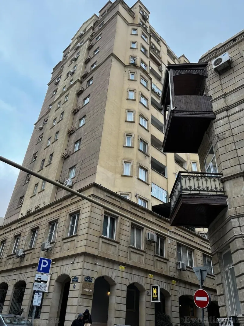 Kirayə verilir 4 otaqlı Mənzil Yeni tikili 160 m² Nizami r.