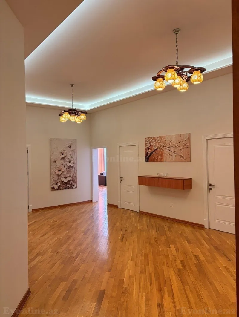 Kirayə verilir 4 otaqlı Mənzil Yeni tikili 220 m² Nizami m.
