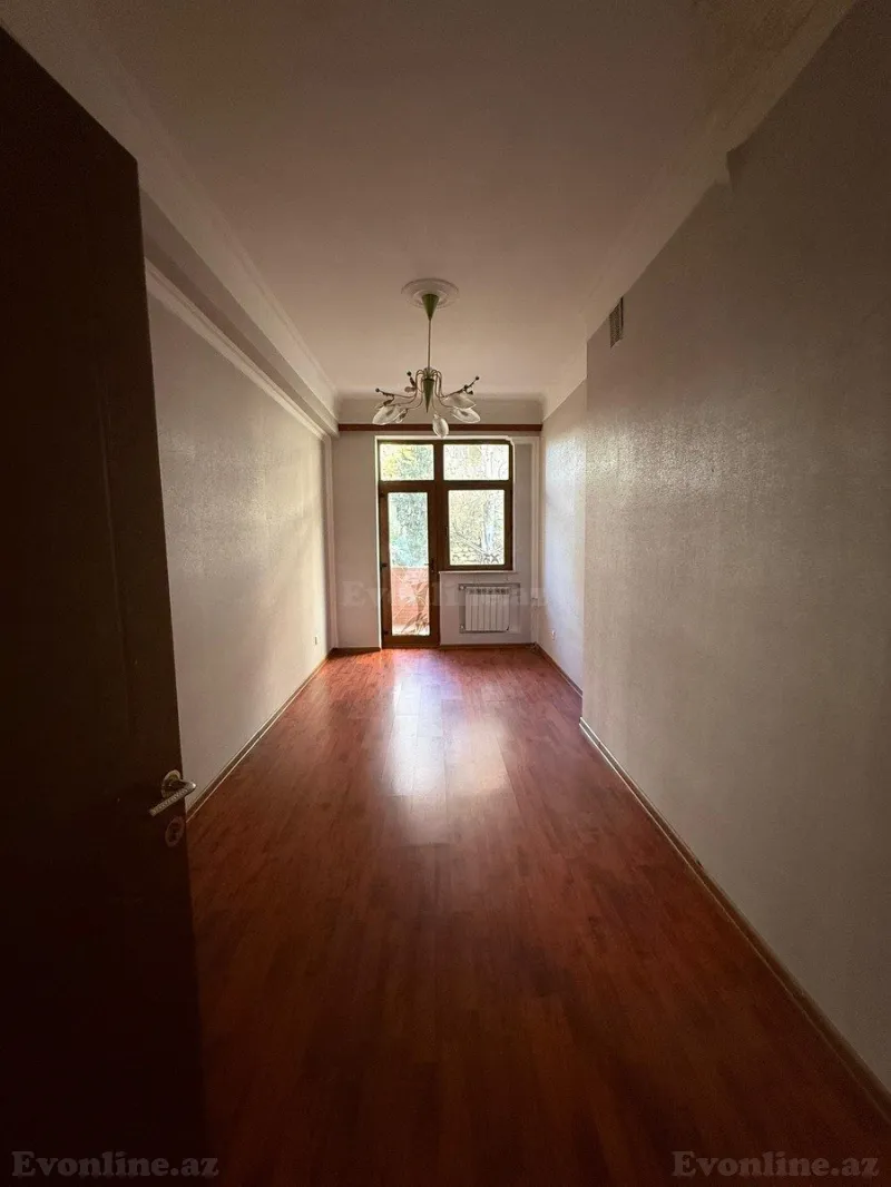 Kirayə verilir 5 otaqlı Mənzil Yeni tikili 175 m² 28 May m. - şəkil 9