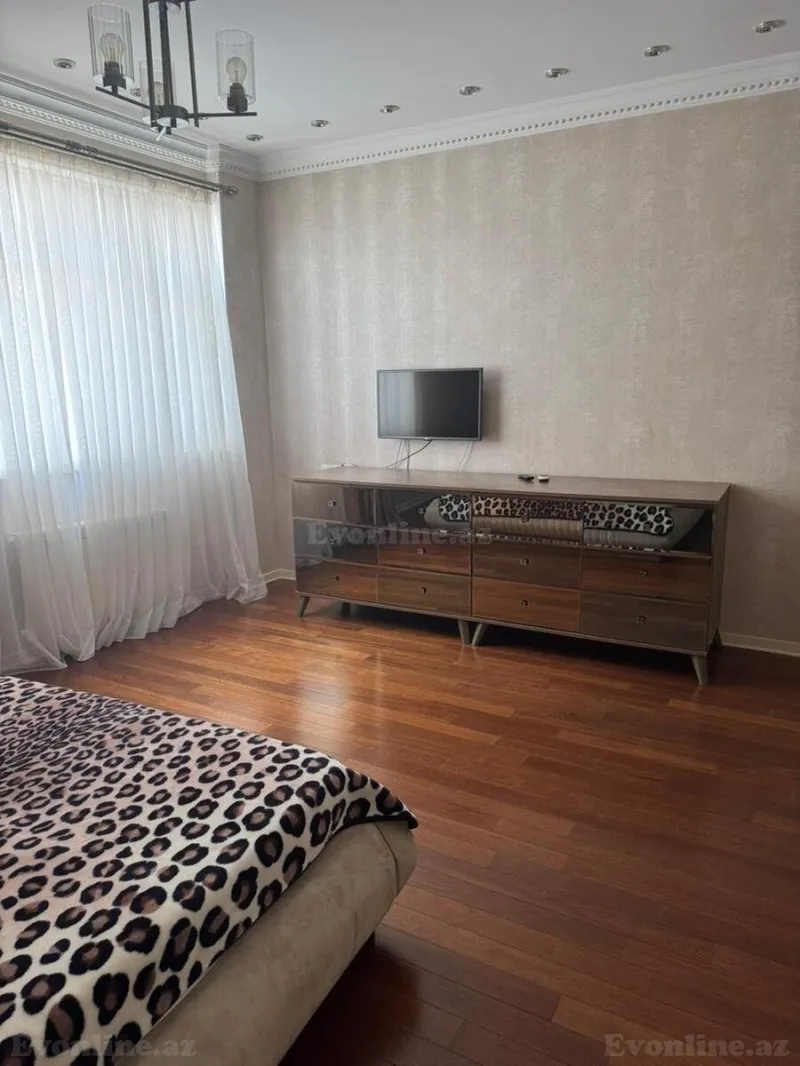 Satılır 6 otaqlı Mənzil Yeni tikili 350 m² 8 Noyabr m. - şəkil 10