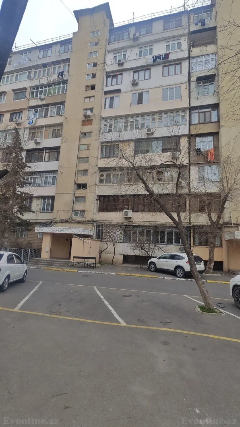 5 otaqlı Mənzil 120 m² 8-ci mikrorayon Satılır