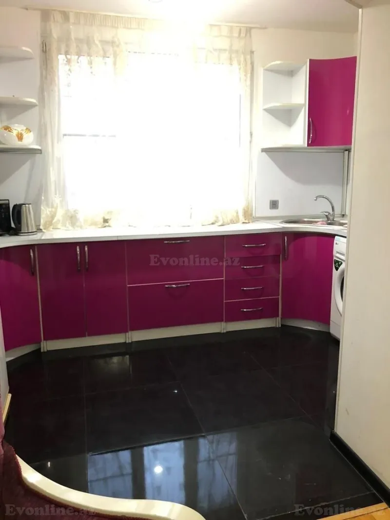 Kirayə verilir 2 otaqlı Mənzil Köhnə tikili 75 m² Kubinka - şəkil 3