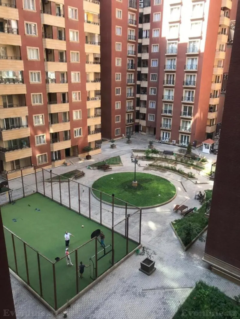 Satılır 4 otaqlı Mənzil Yeni tikili 178 m² 28 May m.