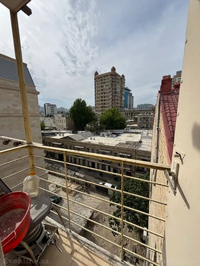Satılır 2 otaqlı Mənzil Köhnə tikili 60 m² Sahil m. - şəkil 2