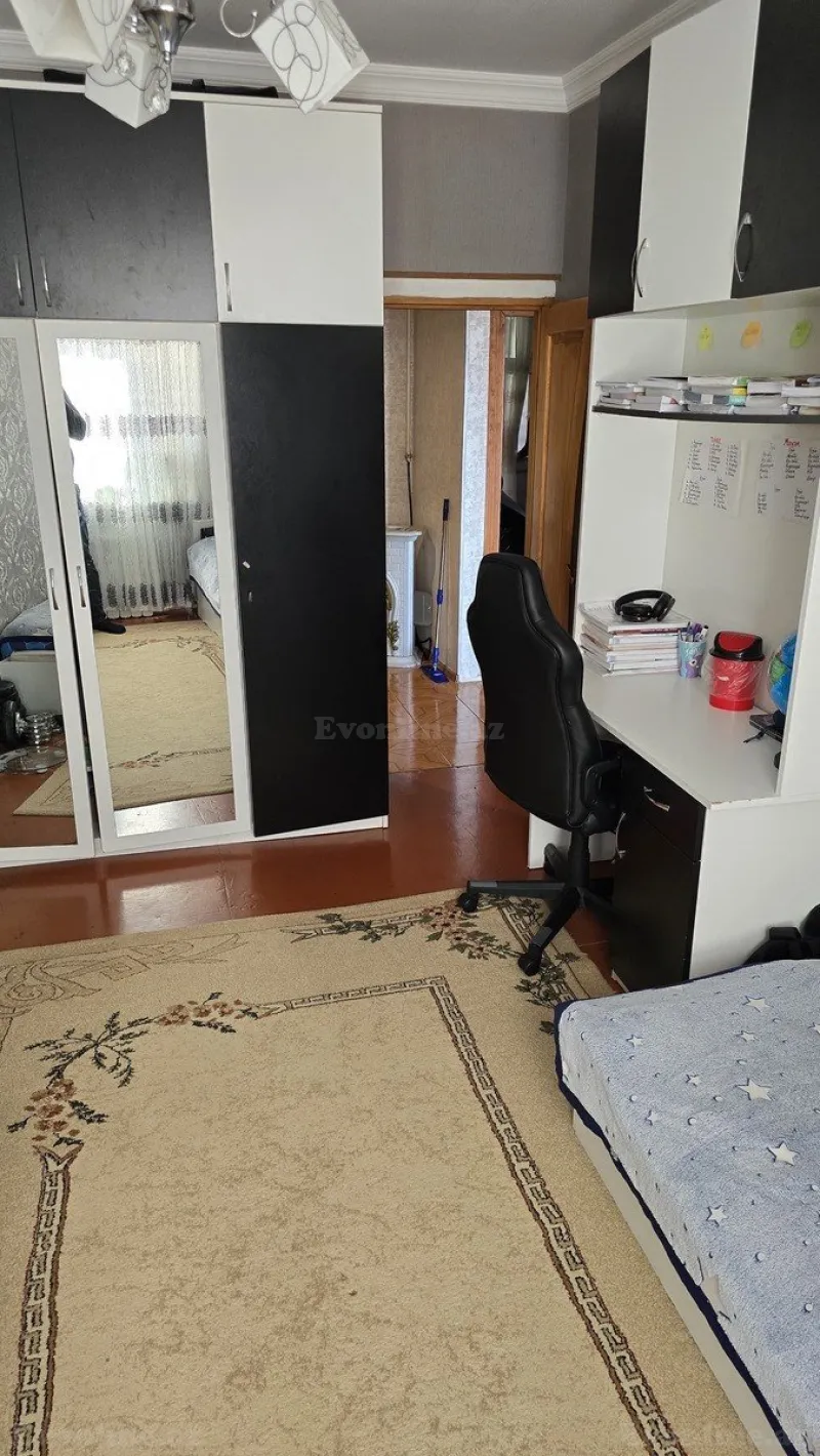 Satılır 4 otaqlı Mənzil Köhnə tikili 100 m² Həzi Aslanov m. - şəkil 8