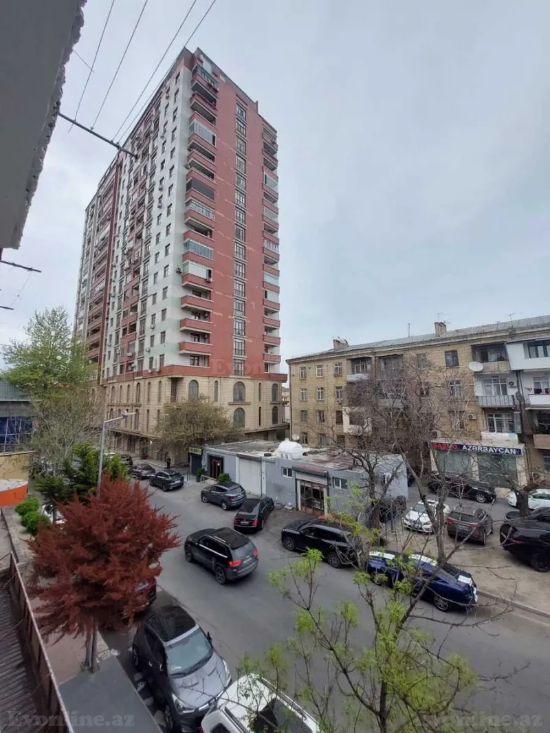 Satılır 3 otaqlı Mənzil Köhnə tikili 70 m² Gənclik m.