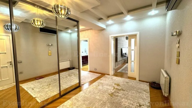 Satılır 4 otaqlı Mənzil Yeni tikili 190 m² 8 Noyabr m. - şəkil 6