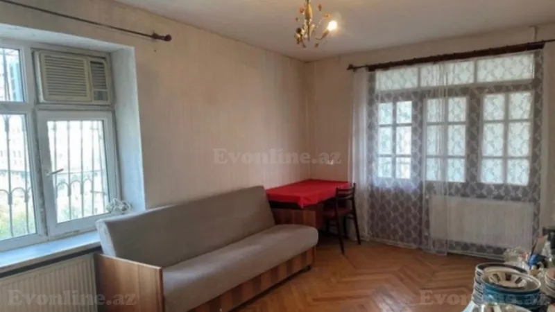 Satılır 2 otaqlı Mənzil Köhnə tikili 50 m² Elmlər Akademiyası m.