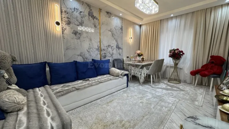 Satılır 2 otaqlı Mənzil Köhnə tikili 55 m² Massiv V