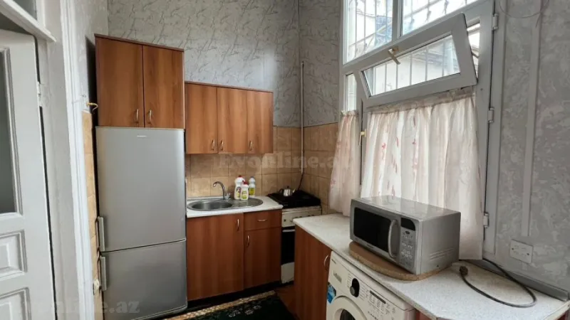 Kirayə verilir 2 otaqlı Mənzil Köhnə tikili 50 m² Sahil m.