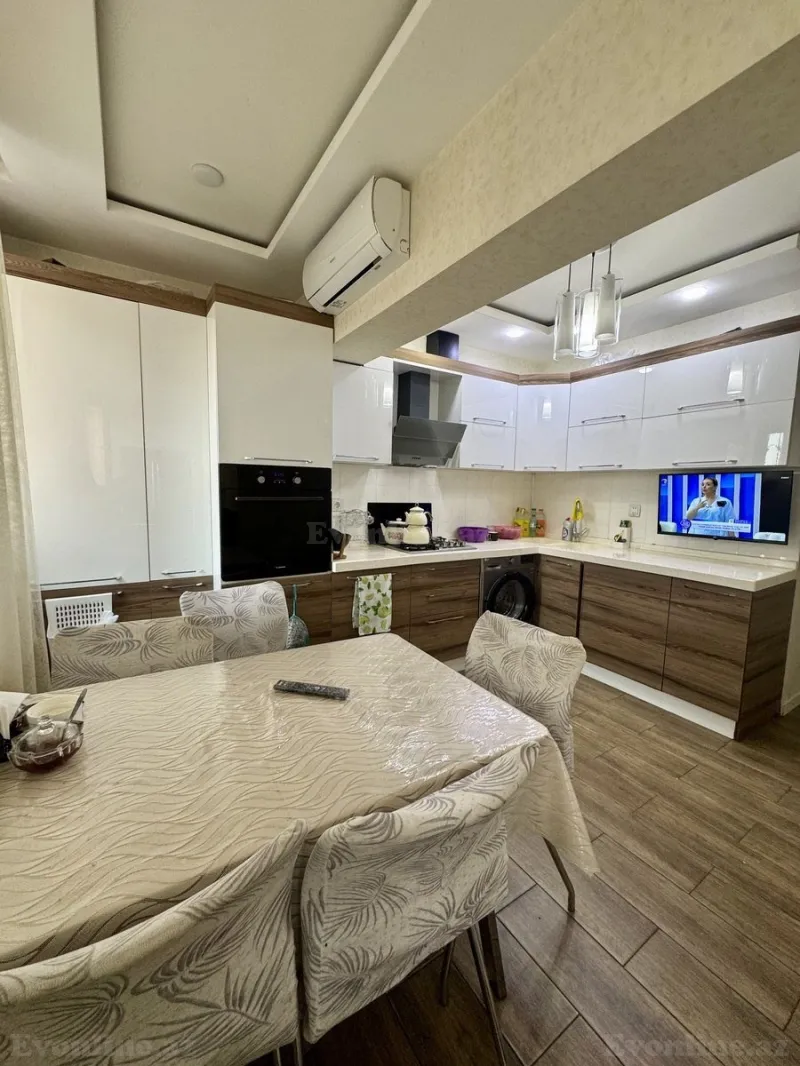 Satılır 5 otaqlı Mənzil Köhnə tikili 135 m² Yeni Yasamal - şəkil 2