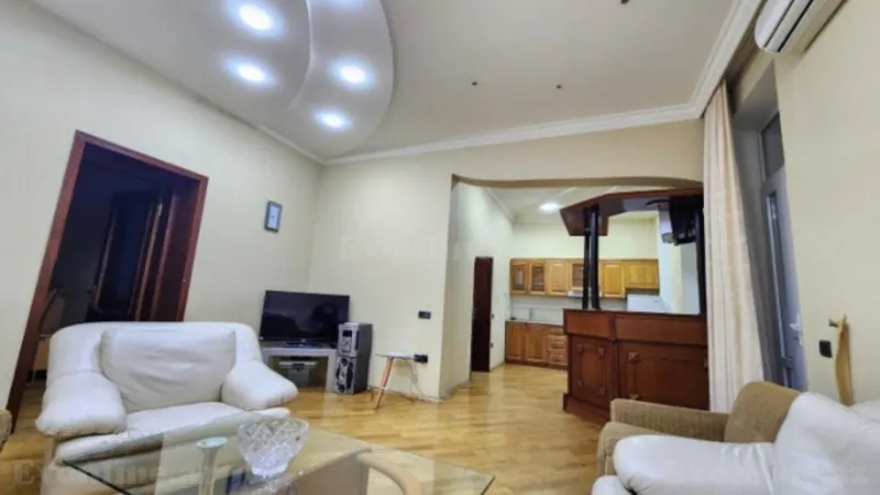 Kirayə verilir 3 otaqlı Mənzil Köhnə tikili 87 m² Sahil m. - şəkil 2