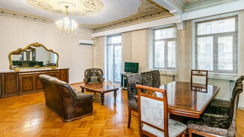 Kirayə verilir 3 otaqlı Mənzil Köhnə tikili 130 m² Sahil m. - şəkil 2