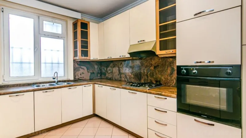 Kirayə verilir 3 otaqlı Mənzil Köhnə tikili 130 m² Sahil m. - şəkil 8