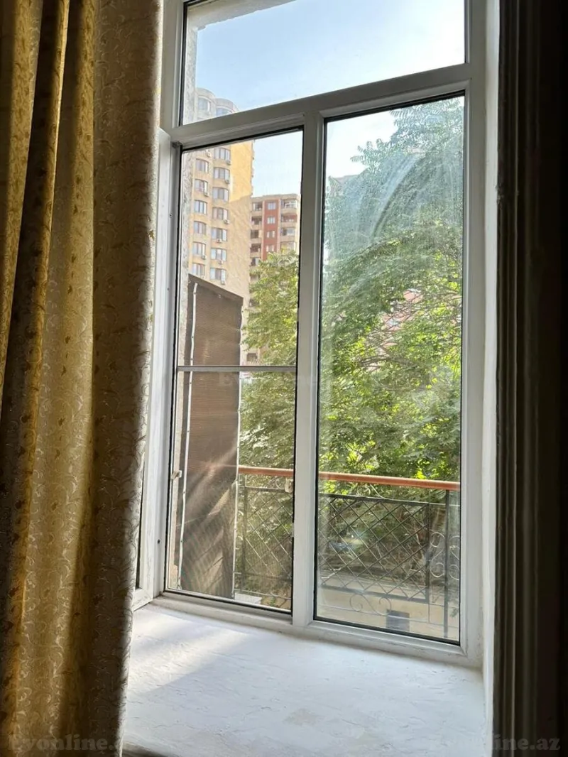 Satılır 4 otaqlı Mənzil Köhnə tikili 135 m² Nəsimi r. - şəkil 2