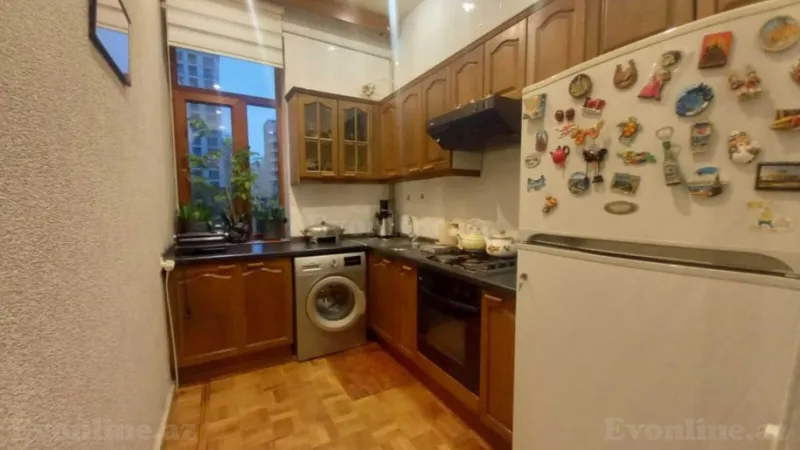 Satılır 2 otaqlı Mənzil Köhnə tikili 72 m² Nəsimi r.