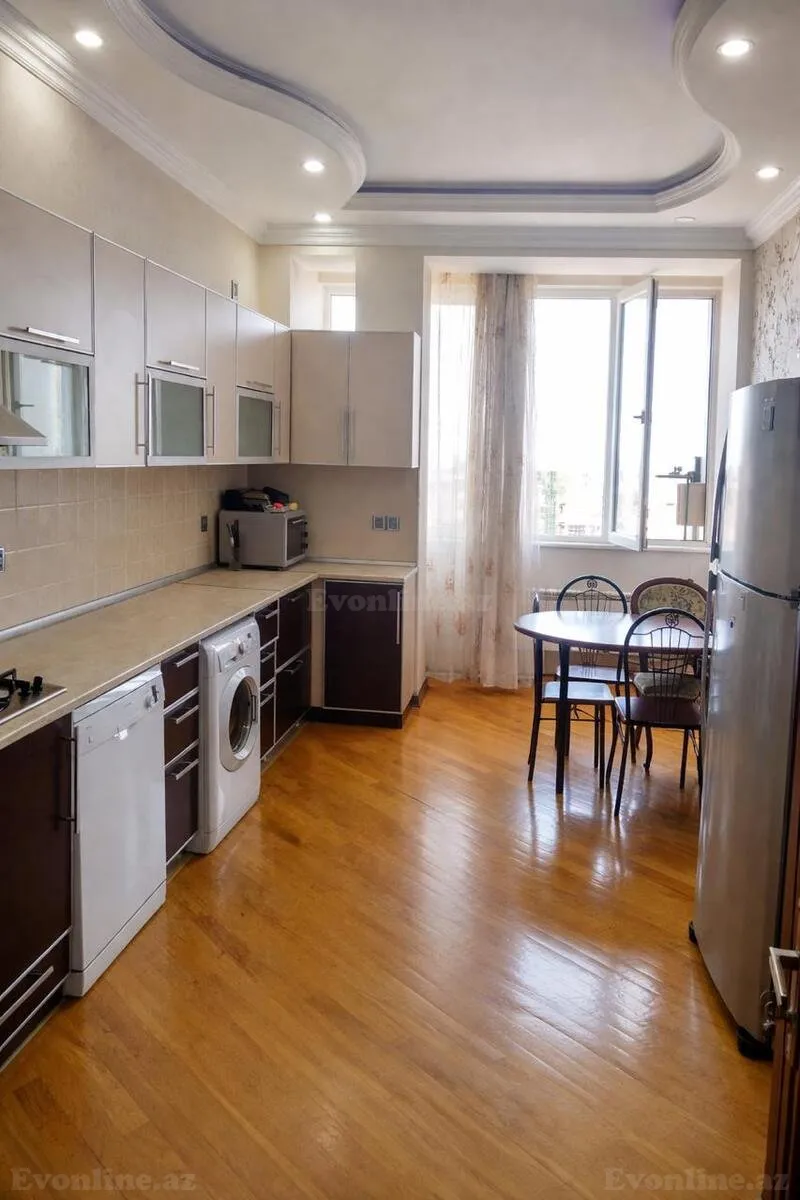 Satılır 4 otaqlı Mənzil Yeni tikili 145 m² 28 May m. - şəkil 3