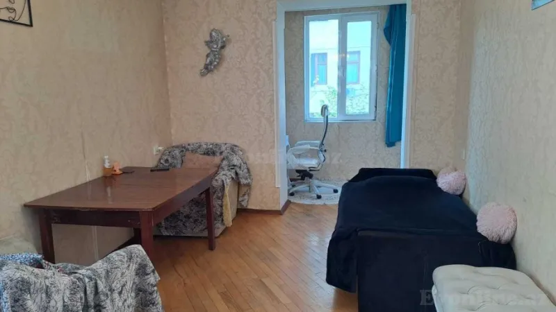 Satılır 2 otaqlı Mənzil Köhnə tikili 65 m² Nəsimi r. - şəkil 2
