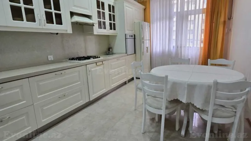 Kirayə verilir 4 otaqlı Mənzil Yeni tikili 120 m² Xətai m.